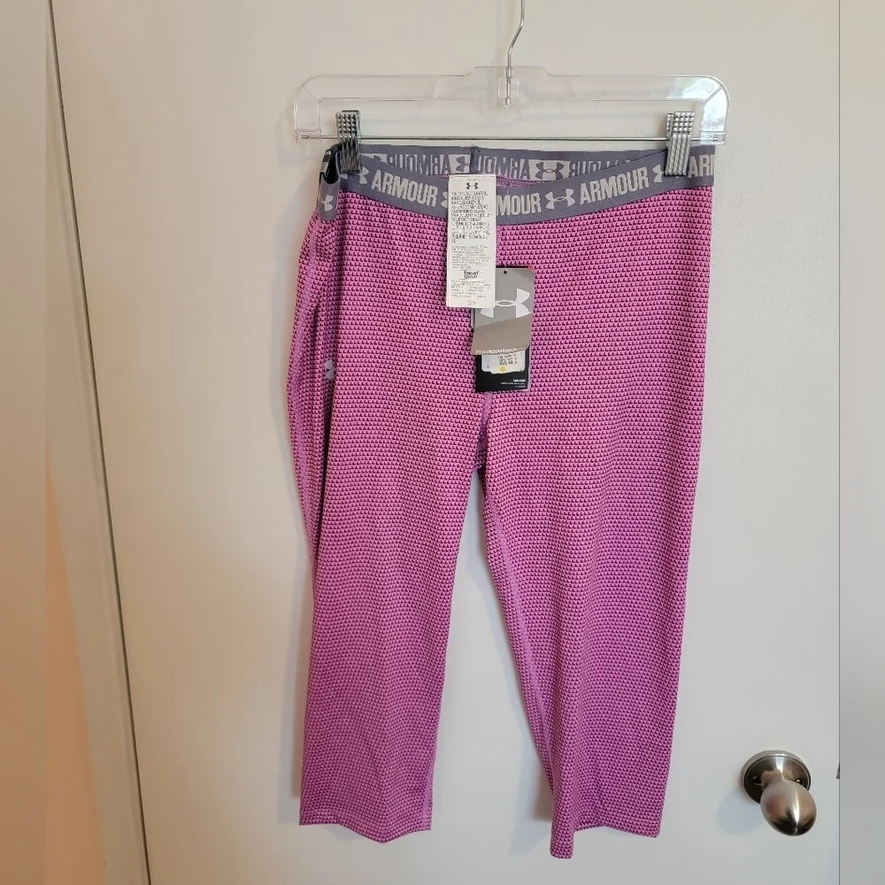 Under Armour Capri Girls YXL Pink Barbiecore Gymnastics Yoga Workout NWT